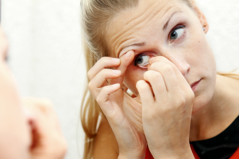 Kontaktlinsen richtig einsetzen: Tipps für Anfänger